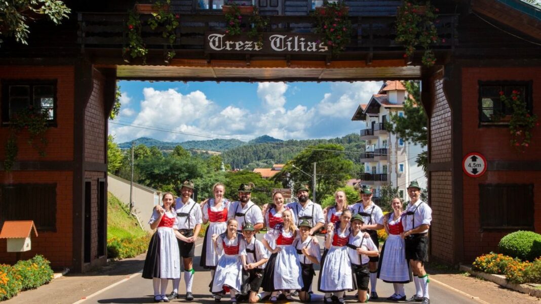 Grupo de dança folclórica - Treze Tílias - Maifest